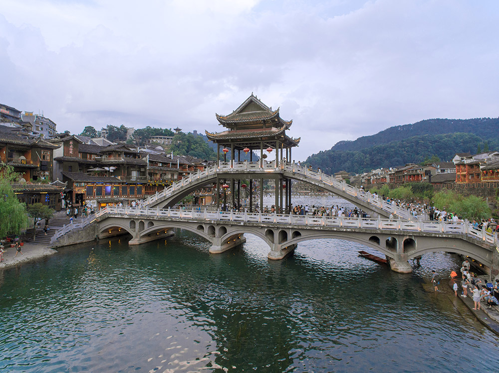 9.鳳凰風(fēng)、雪、雨、霧橋  配圖1.jpg